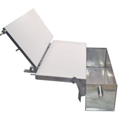 kupować Maszyna do produkcji woskowych plastrów pszczelich chłodzona wodą z wałkiem do wytłaczania ze stopu aluminium do sprzętu pszczelarskiego (420*210 mm) produkcja online