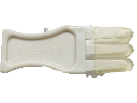 kupować Wysokiej jakości plastikowe narzędzia pszczelarskie mleczko pszczele z 3 zębami do zbierania mleczka pszczelego produkcja online